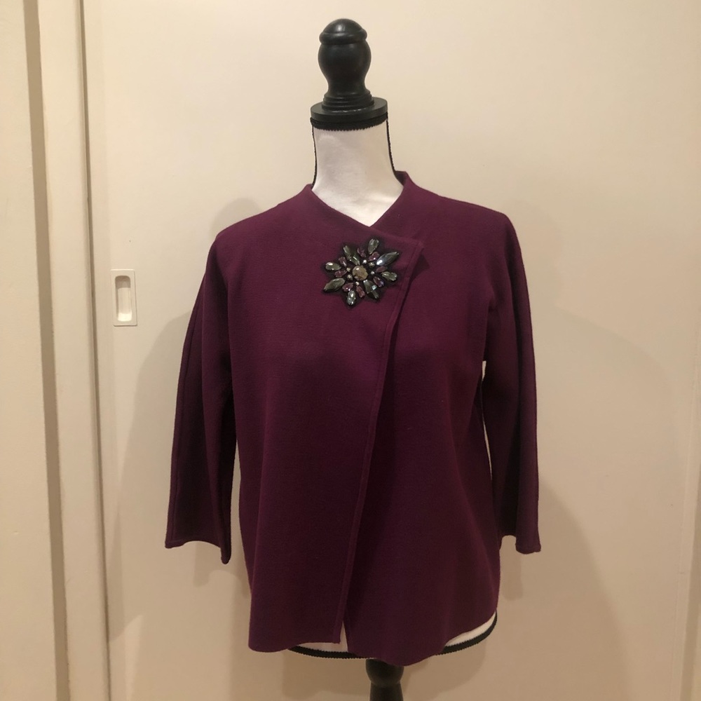 JM Collection, NWT, beautiful rich berry color. Rich tone jewel one snap close.